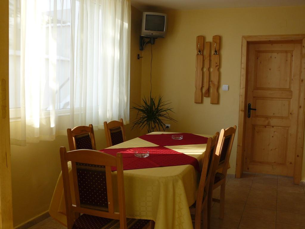 Hotel House Arirang à Cherni Osum Extérieur photo